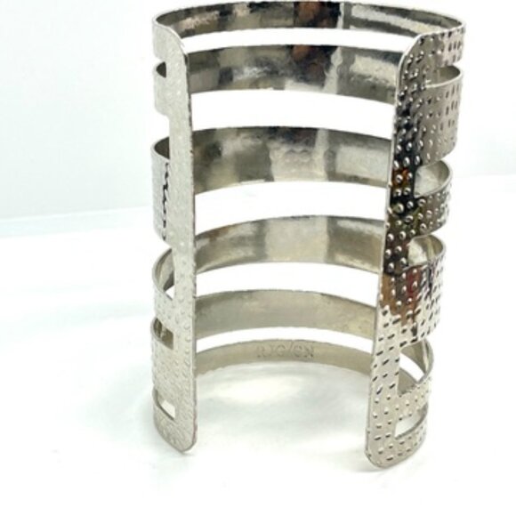 VINTAGE RJ GRAZIANO WIDE HAMMERED SILVER TONE CUFF BRACELET STATEMENT SIGNED - Picture 8 of 10